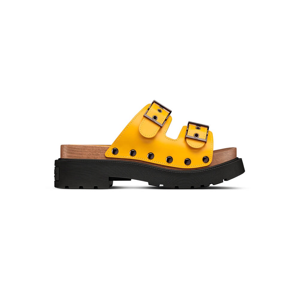 D*orquake strap sandal
