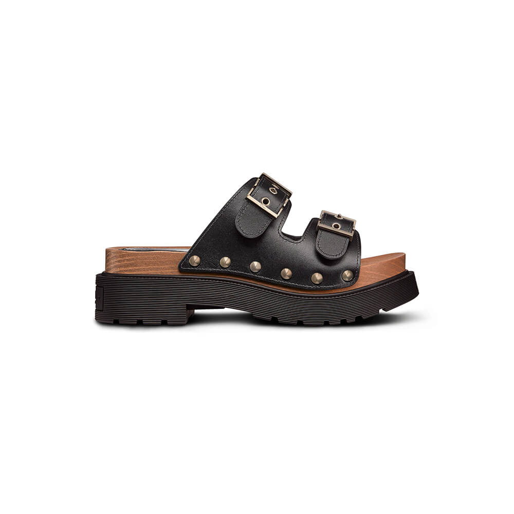 D*orquake strap sandal