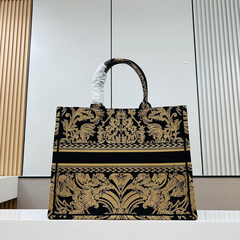 large D*or book tote