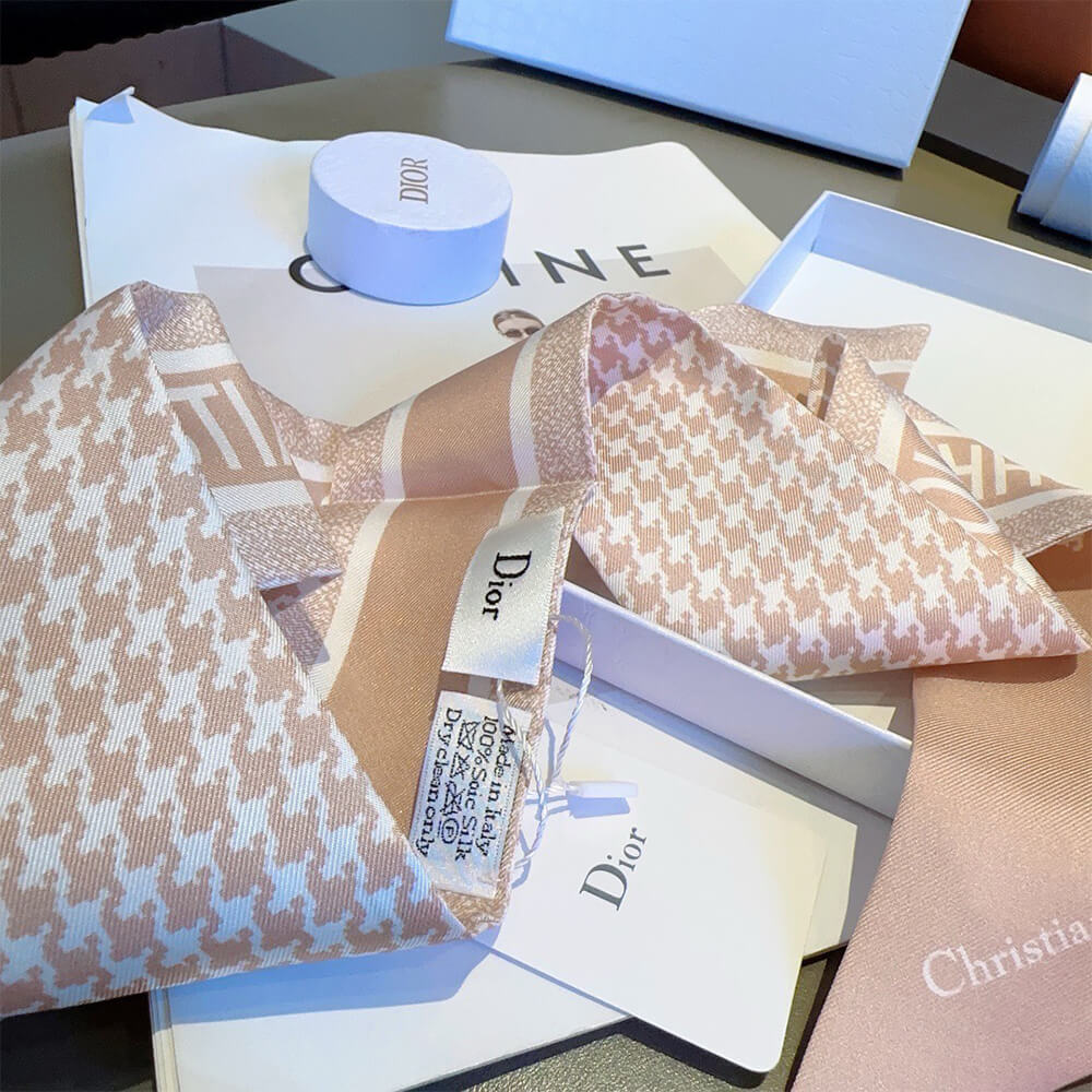 30 Montaigne Mitzah Scarf