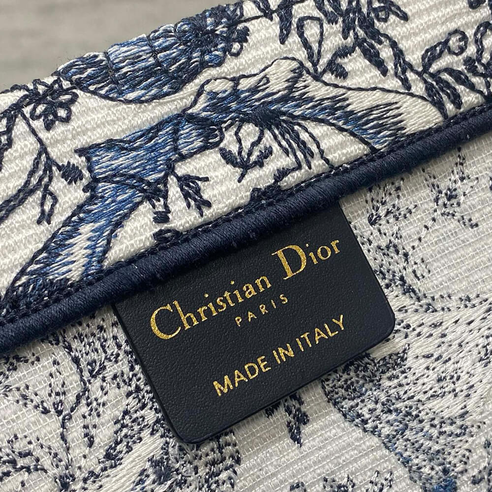medium D*or book tote