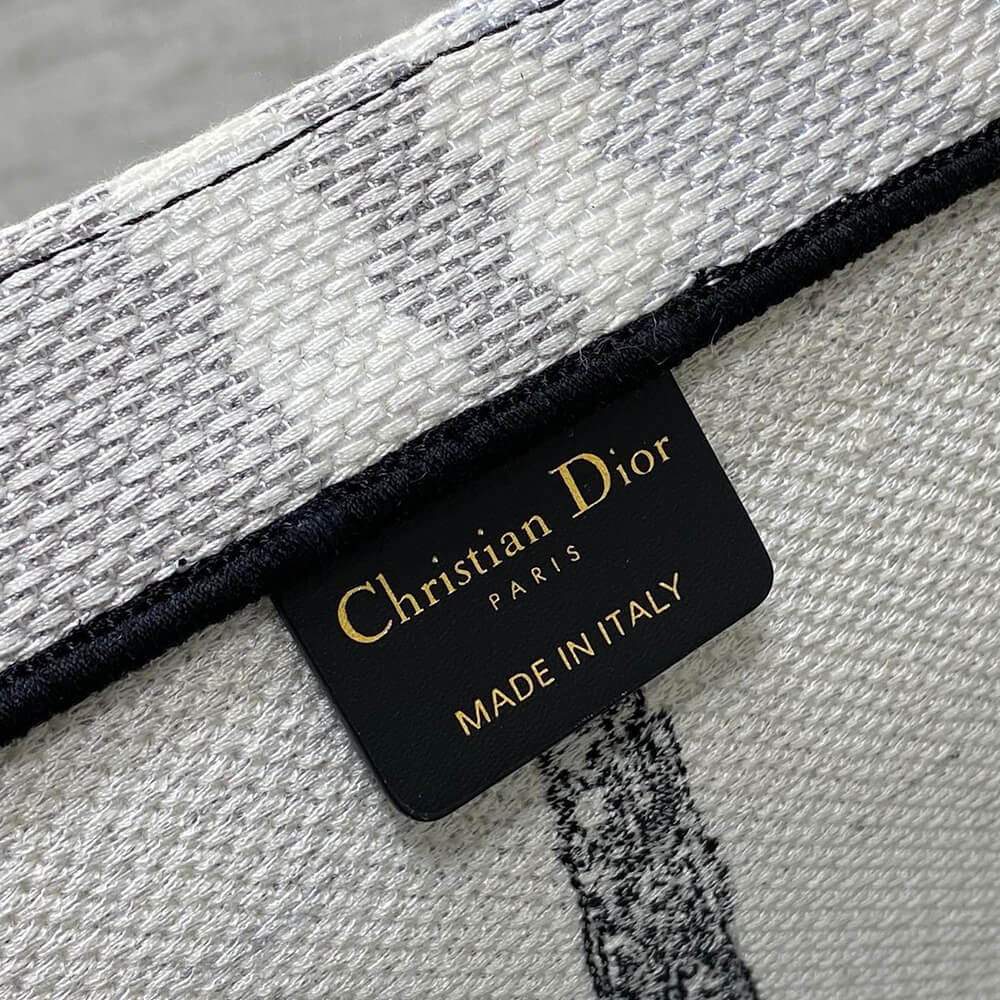 medium D*or book tote