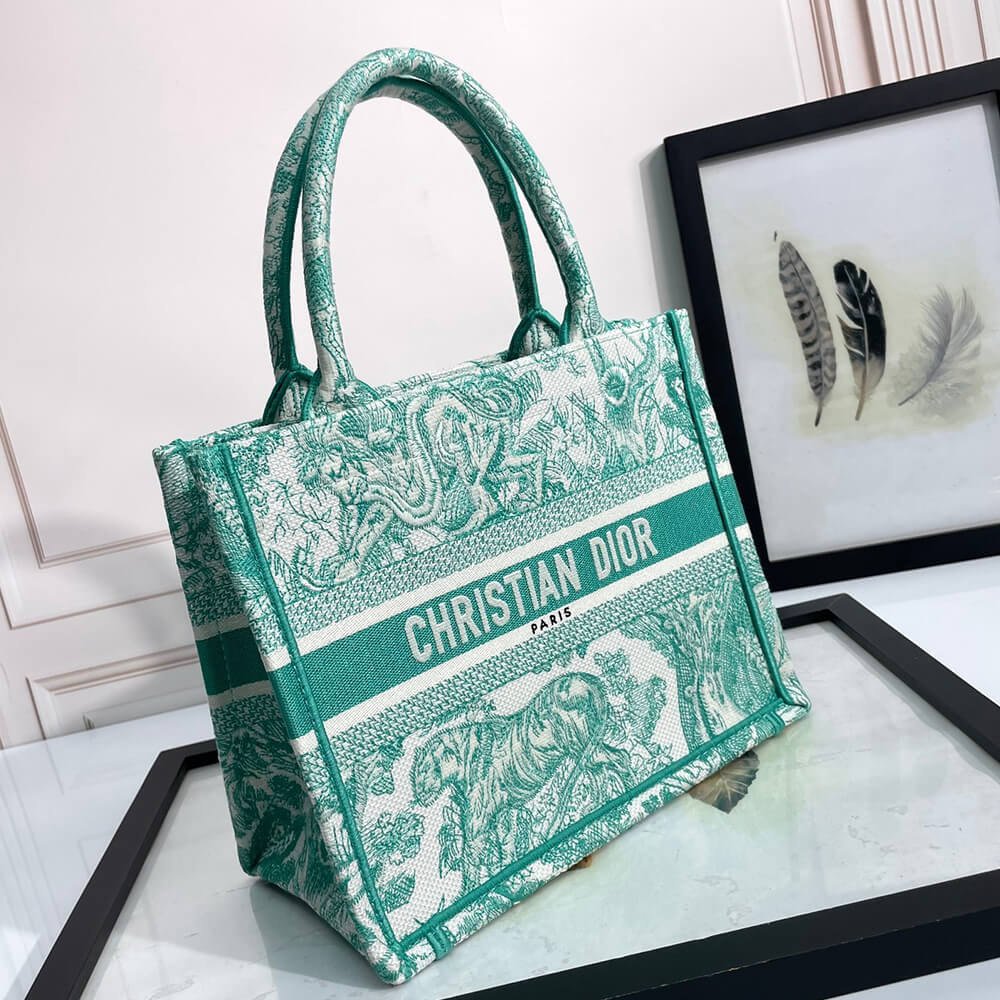 small D*oriviera D*or book tote