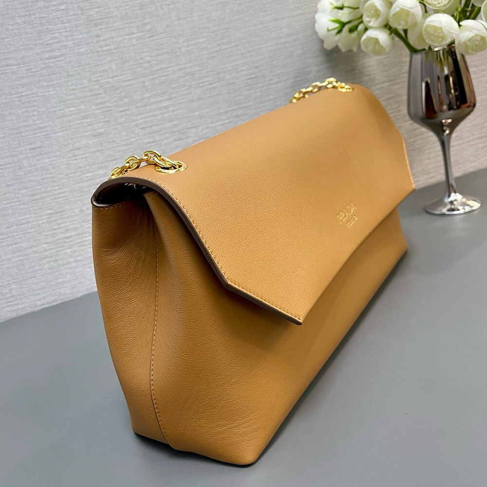 Pra*a medium leather shoulder bag (high-end grade)