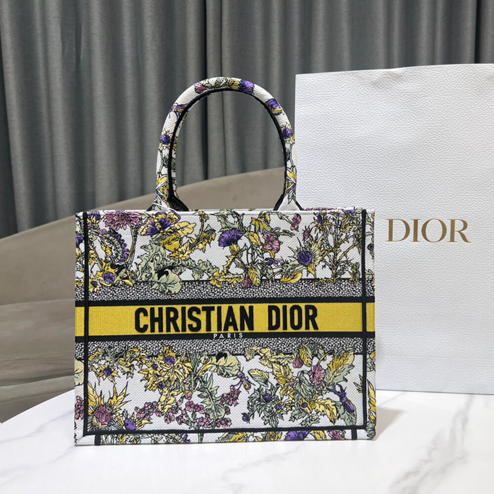 medium D*or book tote