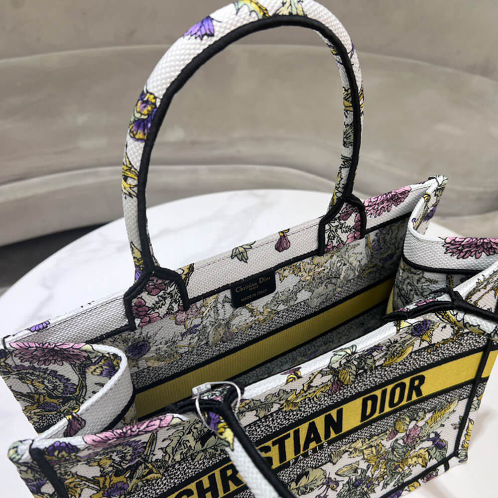 medium D*or book tote