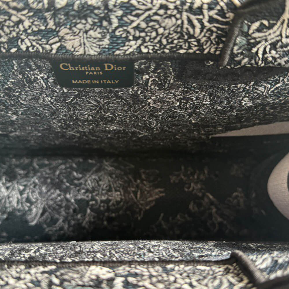 medium D*or book tote