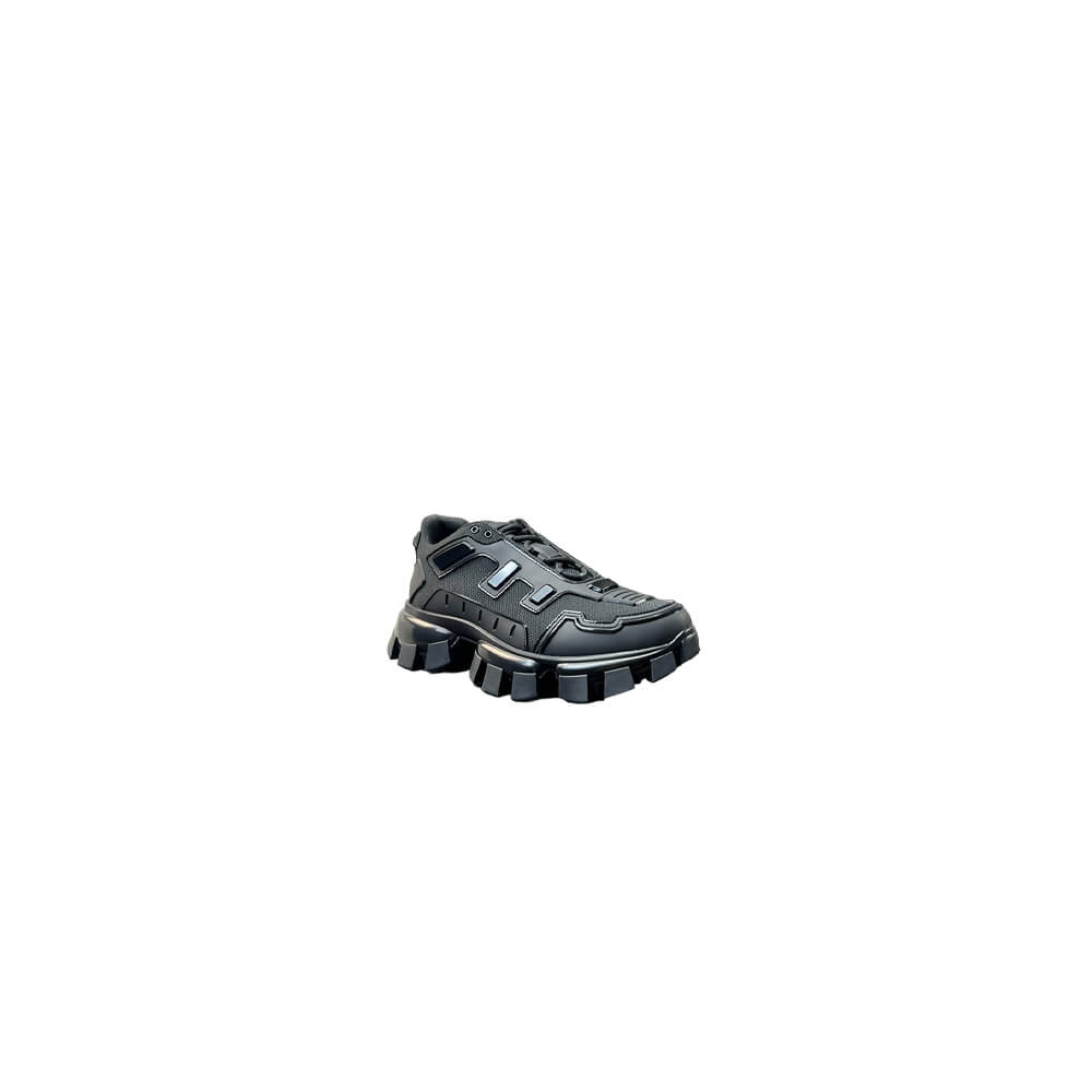 Thick-soled sneakers