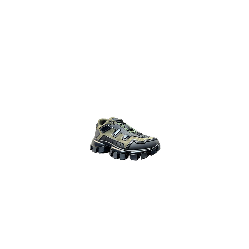 Thick-soled sneakers
