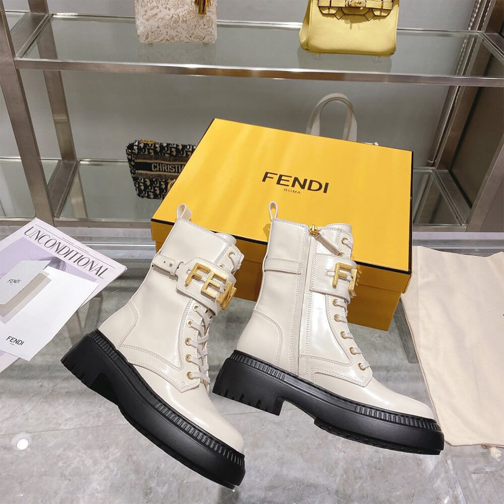 F**di F**digraphy logo-plaque leather boots