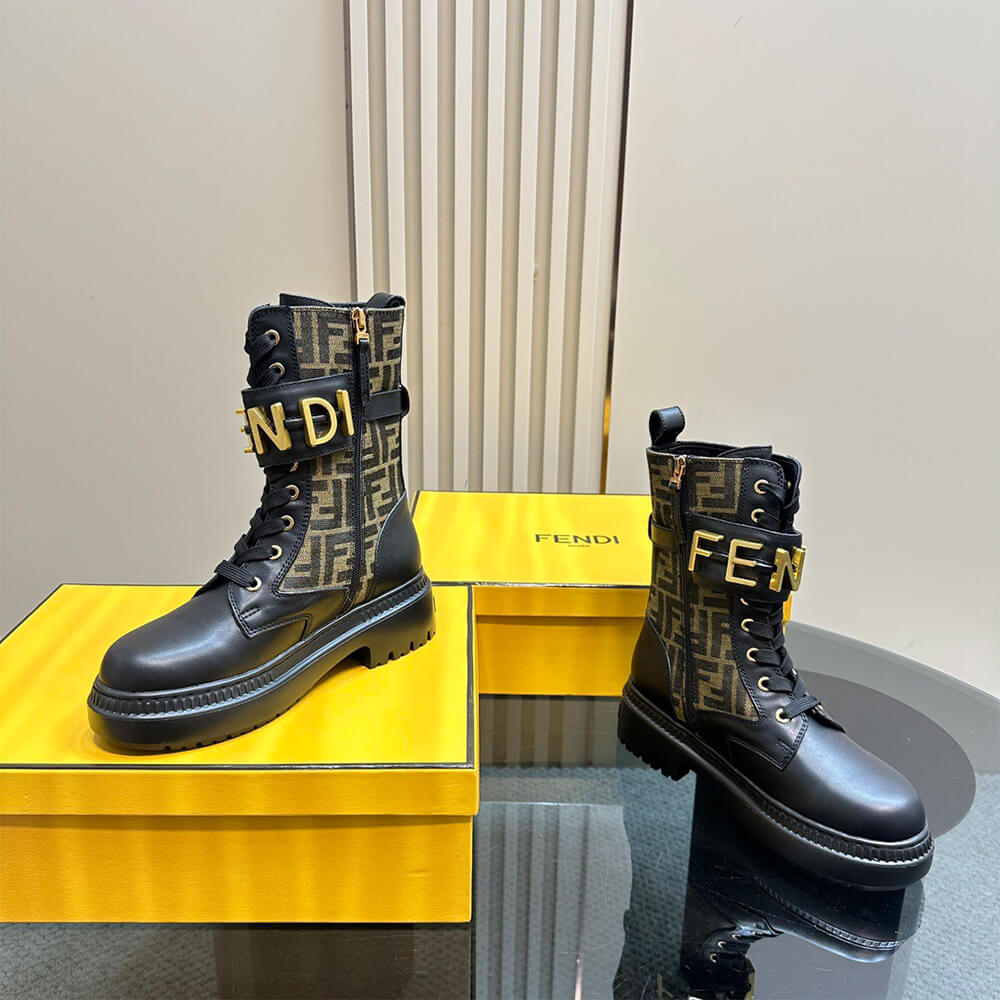 F**di F**digraphy logo-plaque leather boots