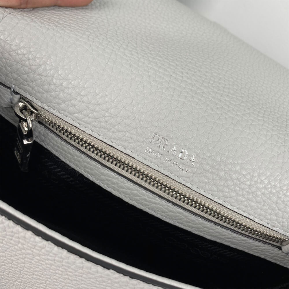 Pra*a leather shoulder bag(high-end grade)